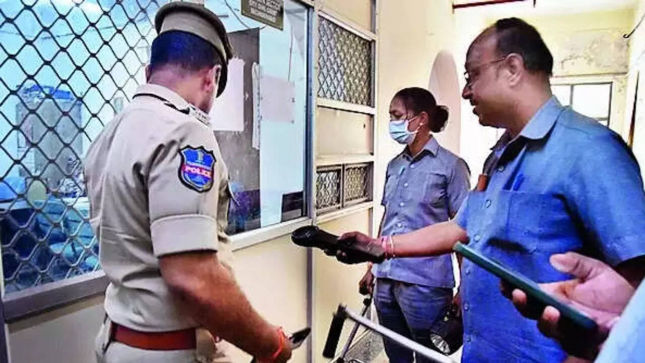 Raj Bhavan, city courts get bomb threat emails