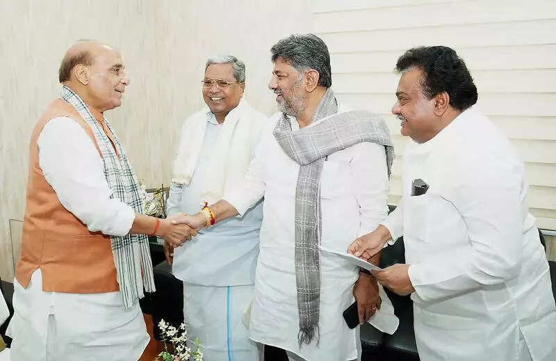 Siddaramaiah meets Rajnath; seeks defence corridors, land transfer and IAF air show for Dasara