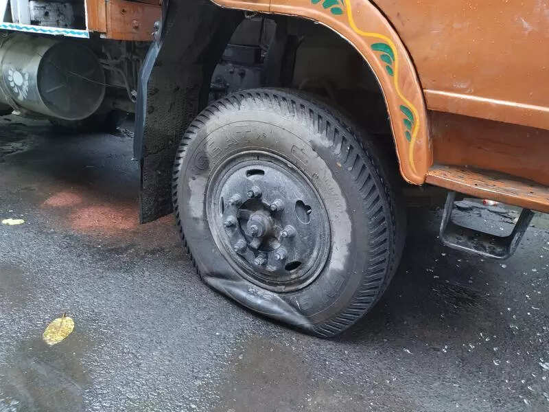 Cops vandalise 30 trucks after bribe demand refusal, 4 SIs suspended