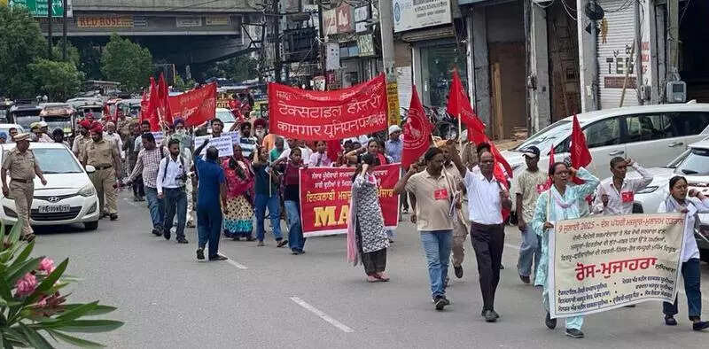 Ludhiana workers join Bharat Bandh, demand regularisation, worker friendly policies