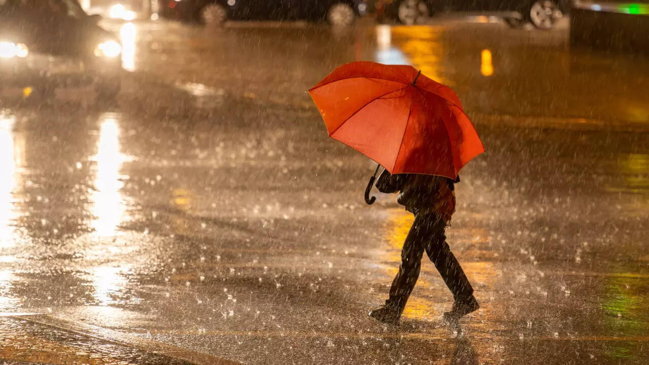 Moderate rains lash districts across Telangana