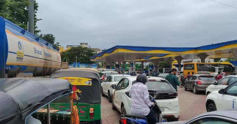 Drivers’ strike triggers long queues at fuel stations