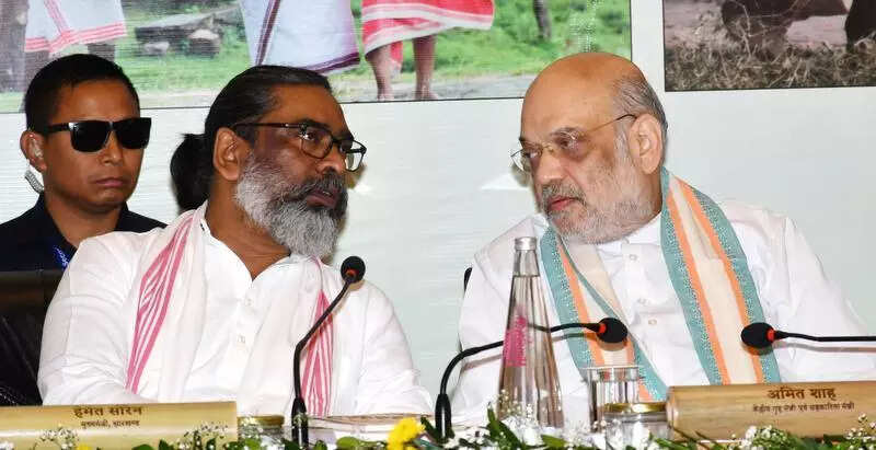 Hemant seeks pending dues, special assistance at Eastern Zonal council meet