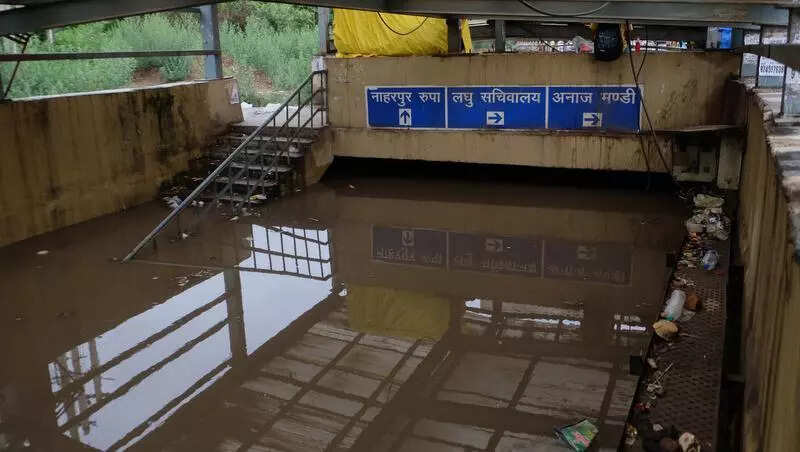 Councillors call for timely desilting of drains, blame bureaucratic delays in Gurgaon