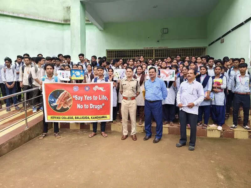 Cops announce cash reward for info on ganja activities in K’mal