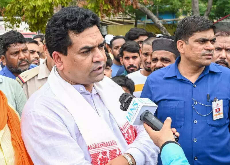 Vote bank politics behind building collapse in certain areas: Mishra