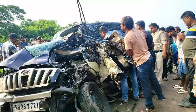 Four dead in SUV-truck crash near Kgp