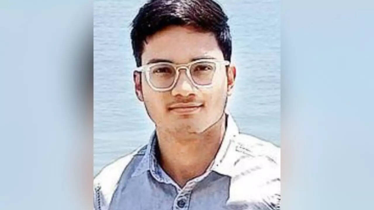 Ahmedabad youth cracks CAT: Tailor’s son climbs ‘Mount English’; bags MBA seat at IIT-J