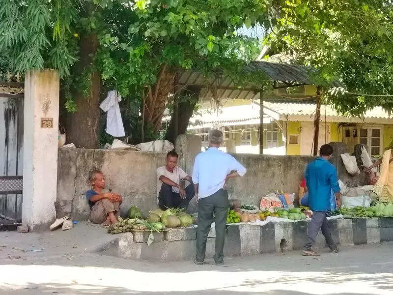 Market inaccessible, vendors suffer in heat