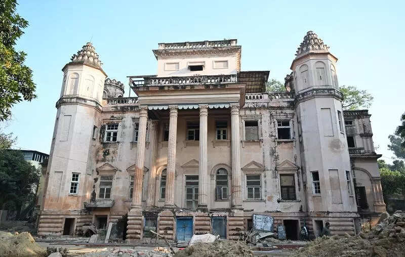 11 forts, bldgs set to be restored on PPP model