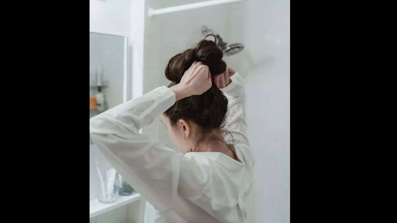 Tying wet hair
