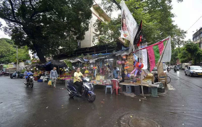 Fresh encroachments eat up C Kol pavements