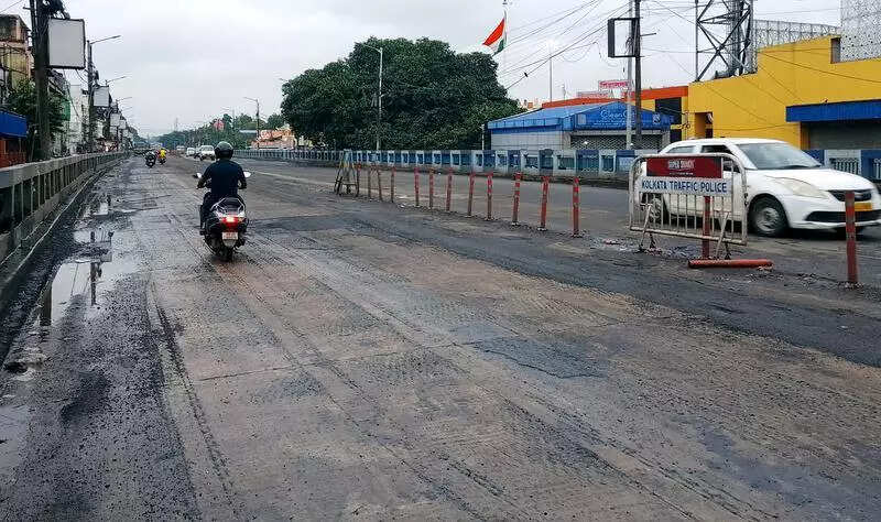 Police SOS to KMC, advisory for motorists on 7 bad city stretches