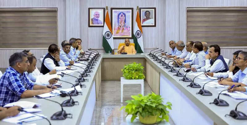 CM reviews monsoonpreparedness in state