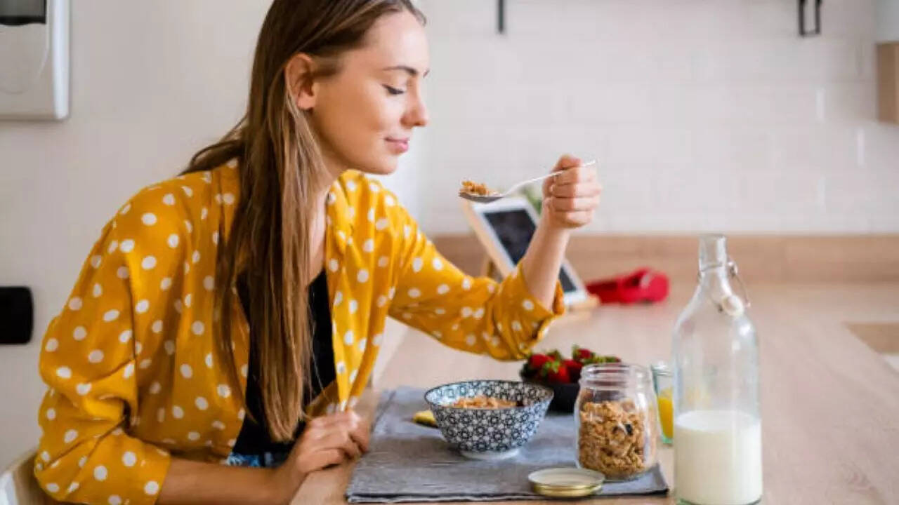 Eating a timely breakfast has numerous benefits