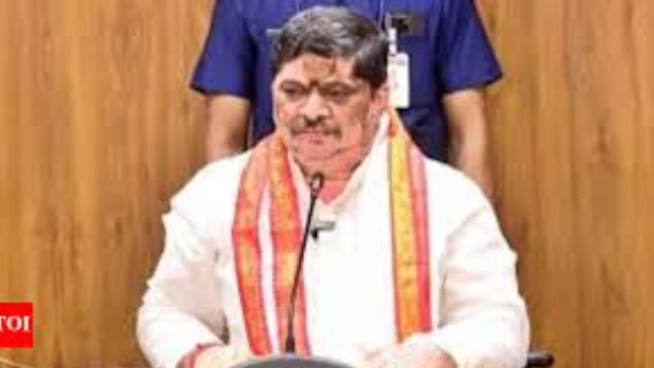 Back 42% quota: Telangana BC Welfare Minister Ponnam Prabhakar to BRS & BJP