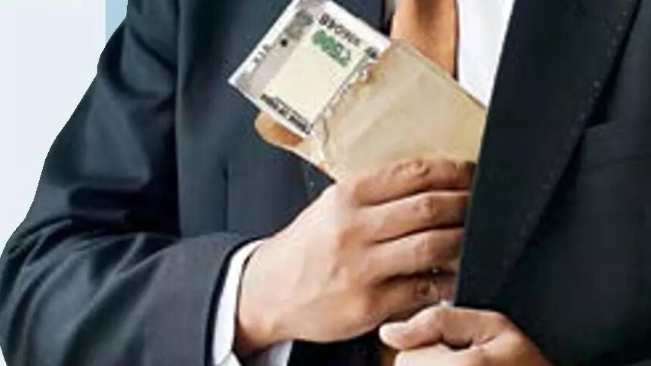 Bogus political donations: Income tax raids in Telangana go-betweens