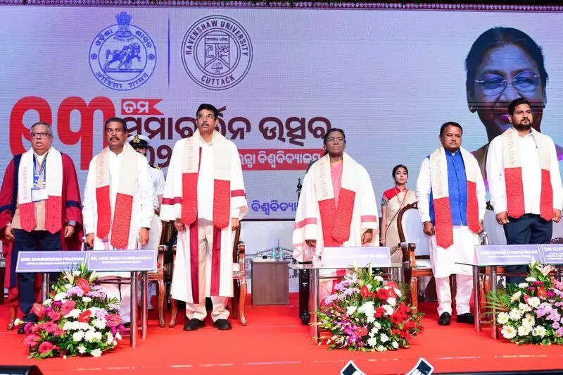 Prez asks students to become job creators at Ravenshaw convocation