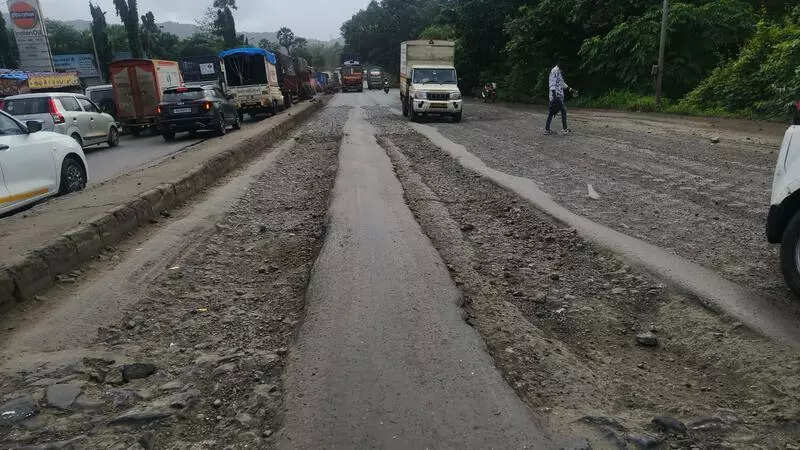 Use rapid hardening concrete for urgent repairs on Ghodbunder Road, says Thane civic chief