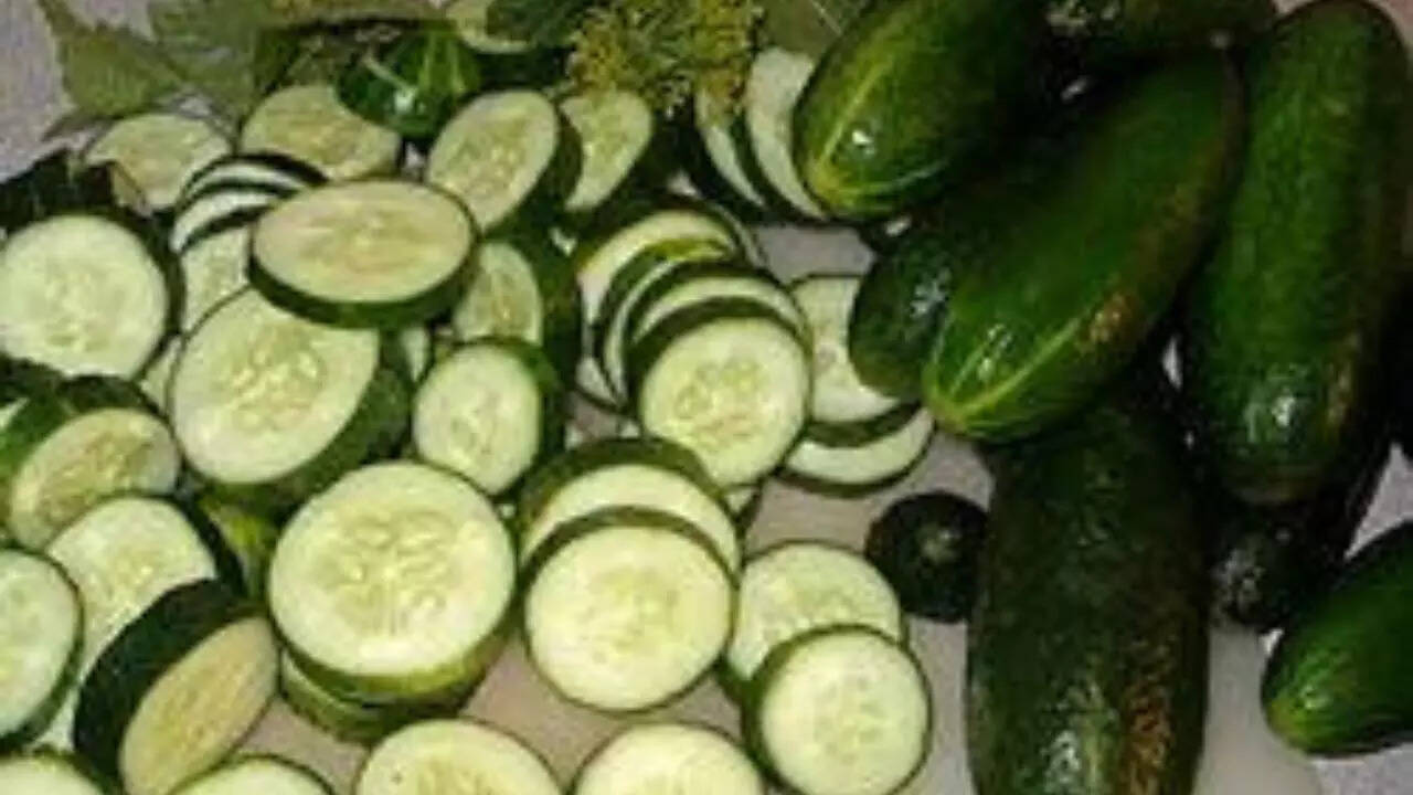 Rice water and cucumber cooling pack for heat rashes and irritation