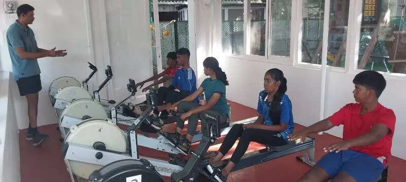 GCC, boat club to school govt students in rowing