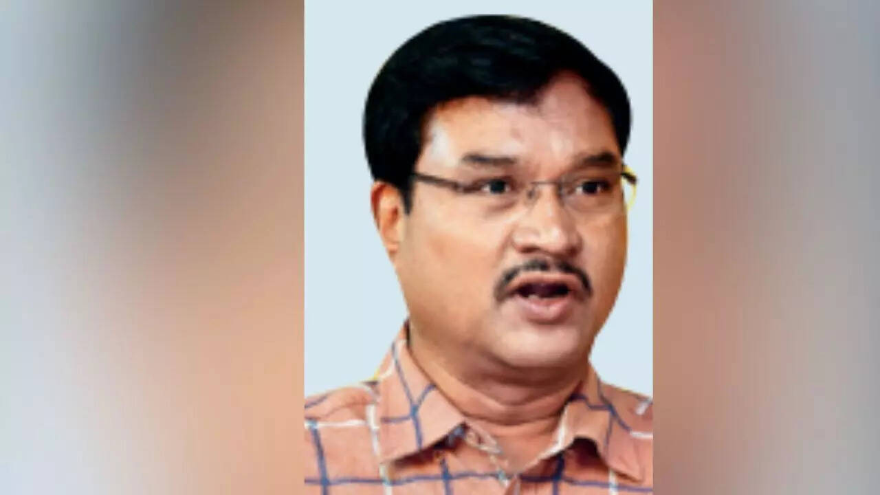 HYDRAA commissioner AV Ranganath flags drain bottlenecks in Banjara Hills