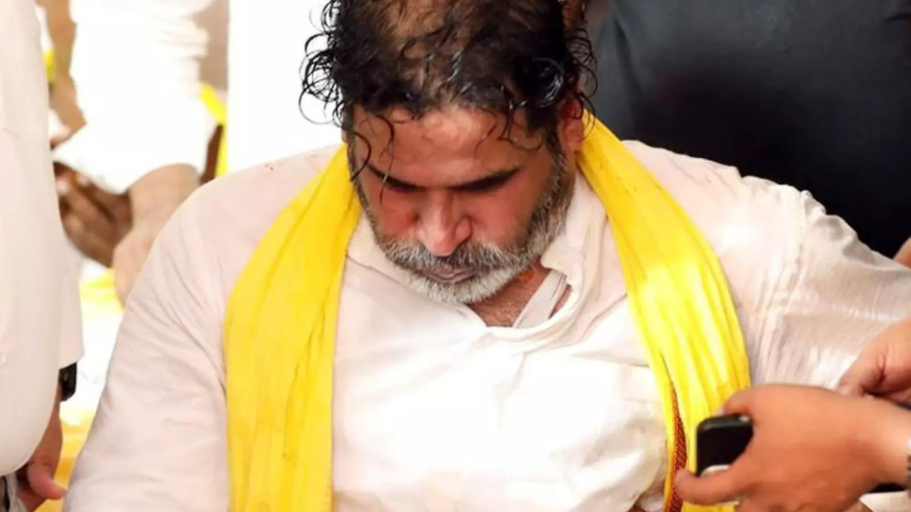 Prashant Kishor injured at Bihar rally: Jan Suraaj founder leaves midway due to rib injury, given first aid​