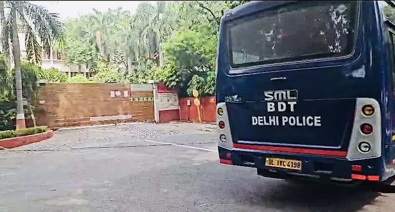 Threat mails continue for fourth day, SRCC & Hindu among 40 institutions at receiving end