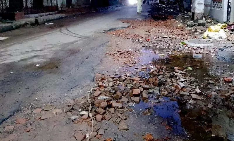 Afternoon showers derail KMC’s repair drives on battered stretches