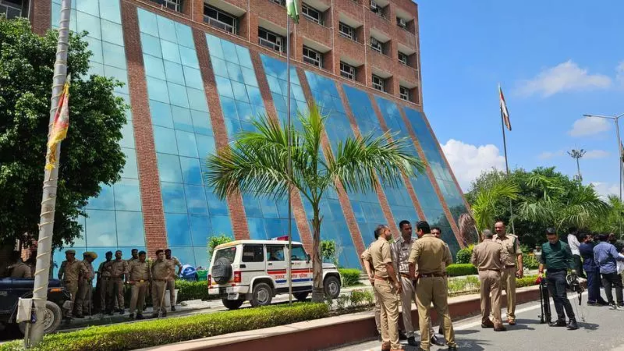 &lsquo;Go home, make chapatis&rsquo;: Personal insults at Sharda University&rsquo;s dental dept common