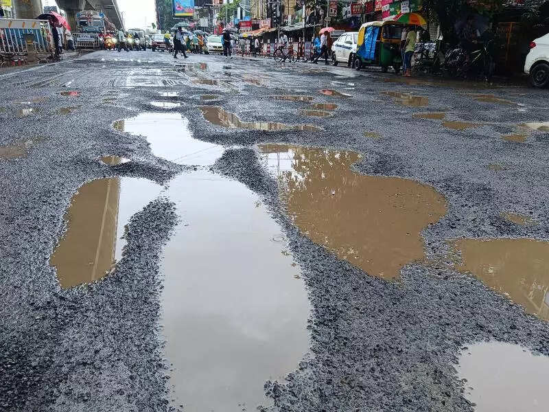Gurgaon's Rao Gajraj Singh Marg develops potholes, uneven patches weeks after resurfacing