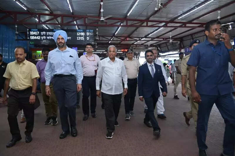 Min reviews Puri railway station work