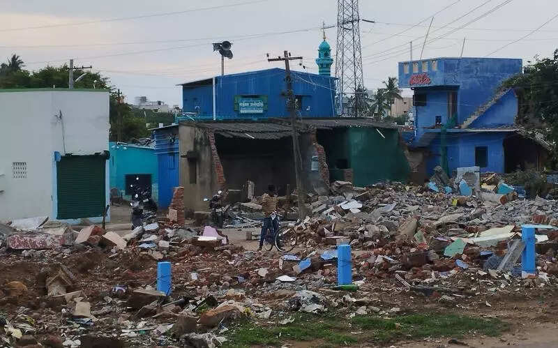 Mosque & temple remain after Adyar river bank eviction in Anakaputhur