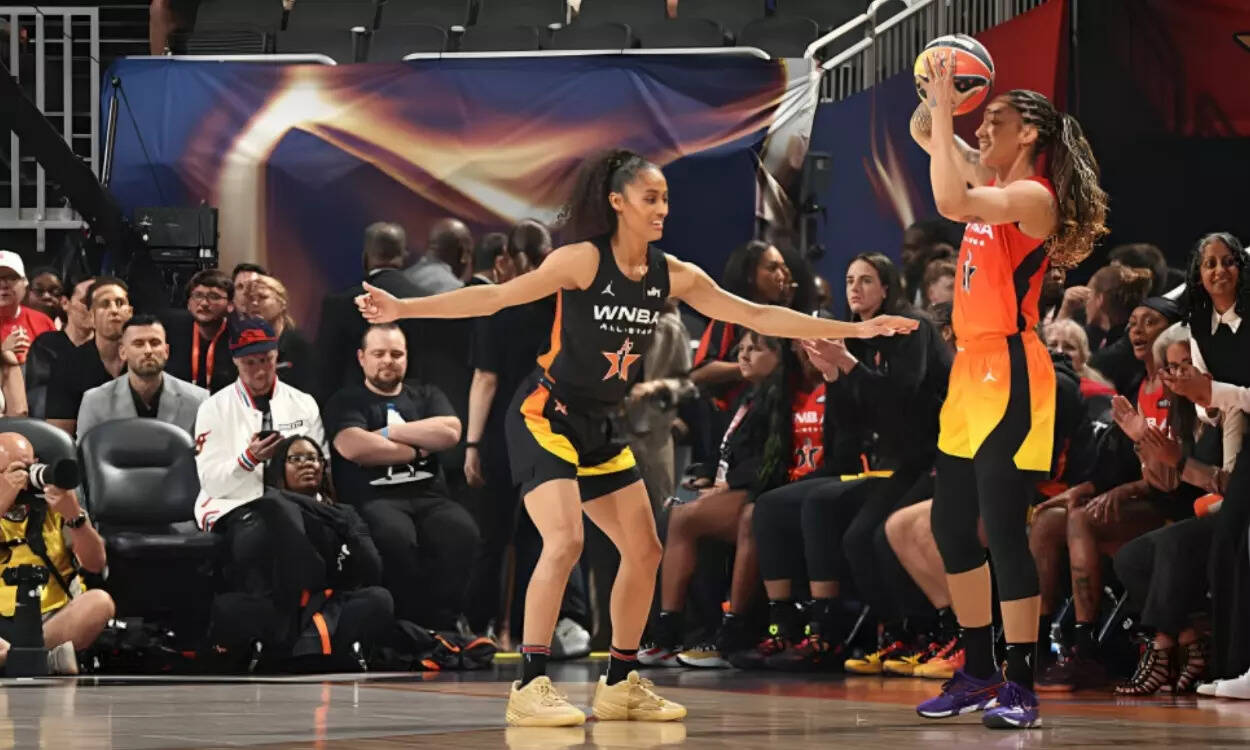 Skylar Diggins in action