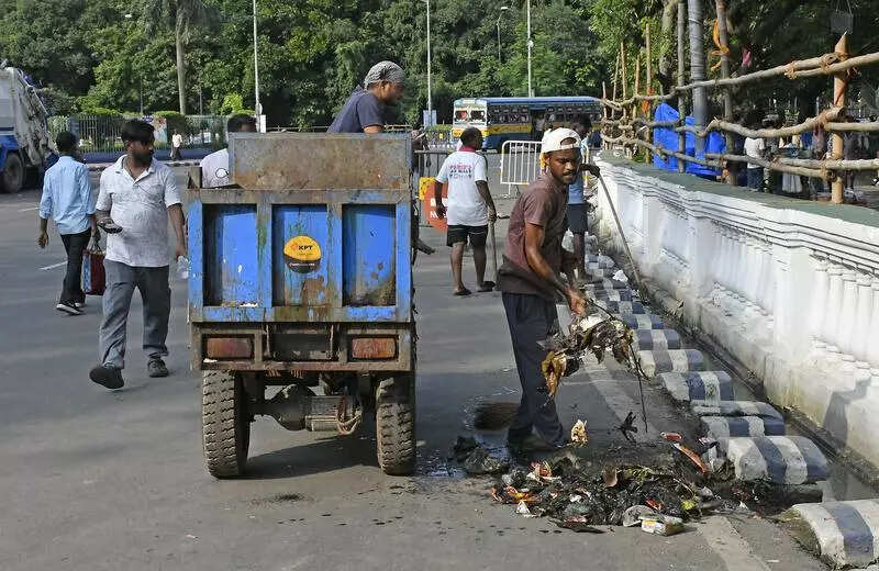 800 KMC workers clean up rally leftovers in an hour