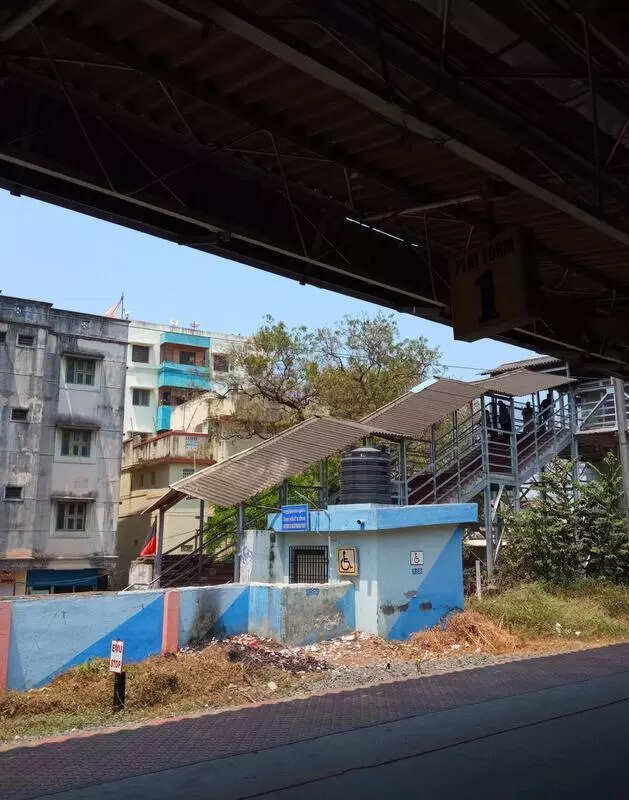 Faulty elevator, inaccessible toilets punish commuters at Nungambakkam railway stn