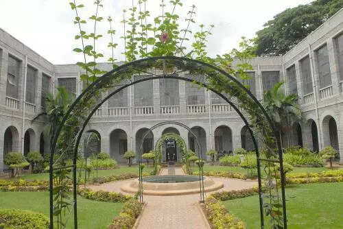 Bengaluru civic body to turn heat on illegal shops, focus on monsoon prep