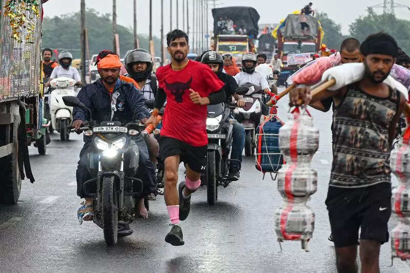 Kanwar Yatra: Pilgrims’ Movement Triggers Traffic Tangles On Streets