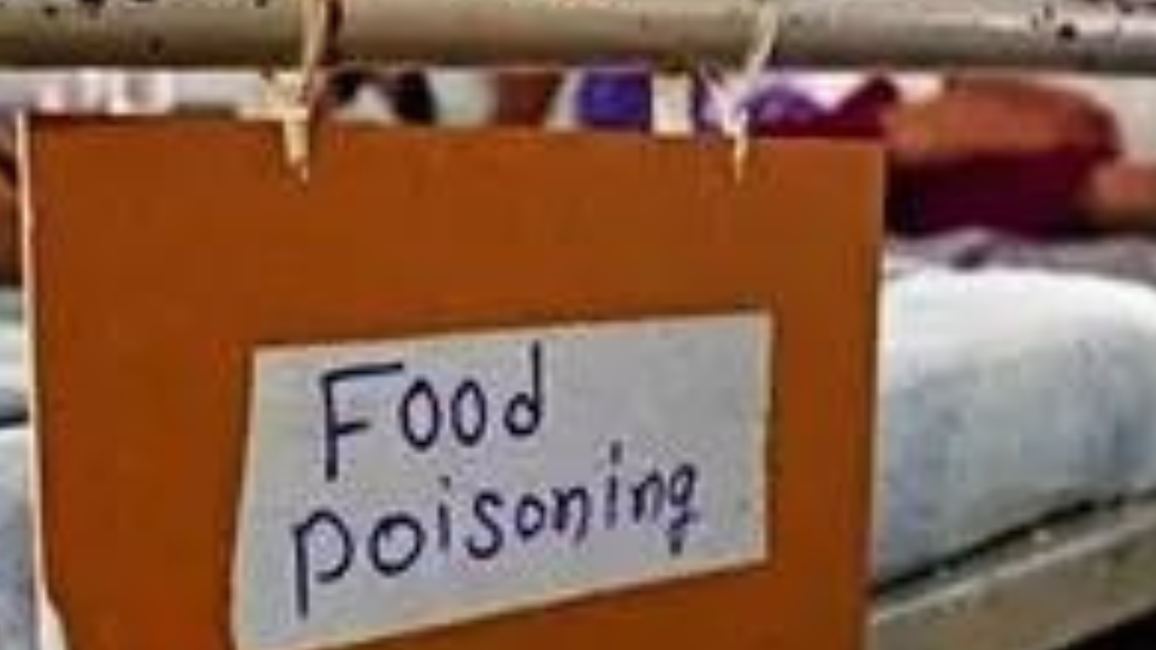 One dead, nine hospitalised after suspected food poisoning in Hyderabad
