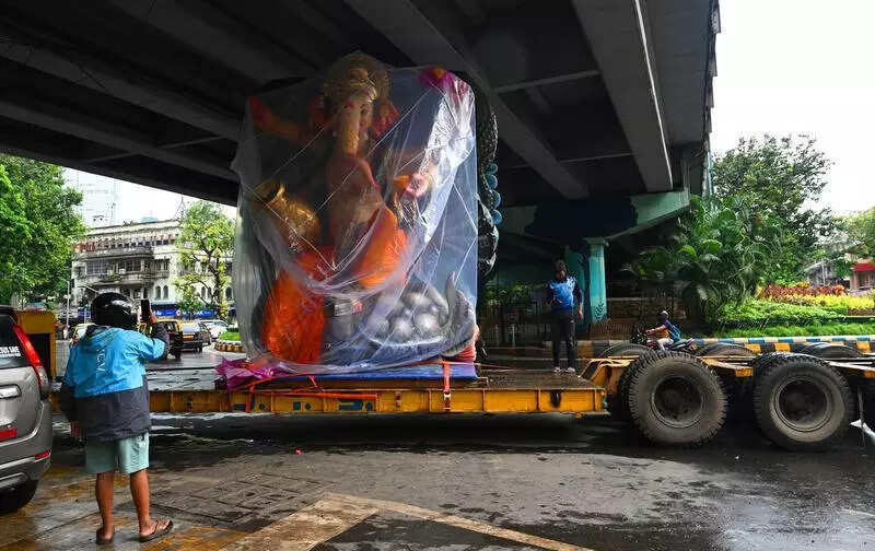 PoP Ganesh idols up to 6ft to be immersed in tanks: HC