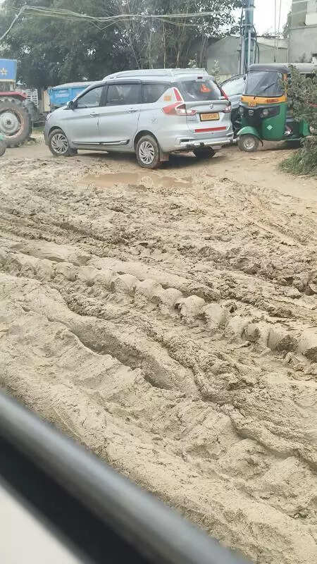 Shift CM’s house here please, say Balagere residents in Bengaluru sarcastically to demand better roads