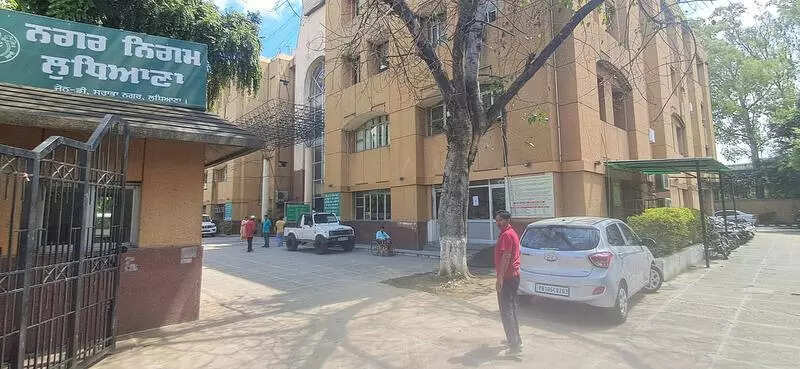 Contractor gets notice over basketball court ceiling leak