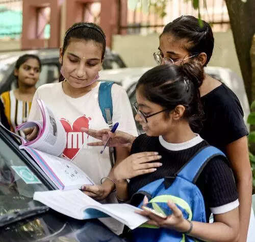 Breaking The Ice, Not Spirit: DU Plans For Fear-Free Beginnings