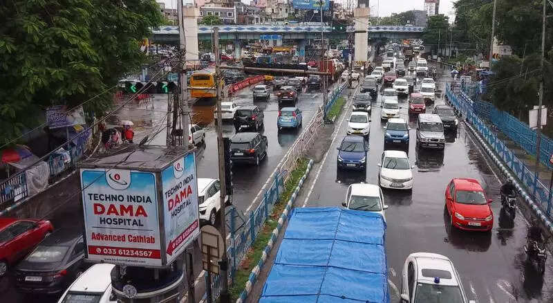 Flooding, breakdowns, snarls hit IT sector traffic