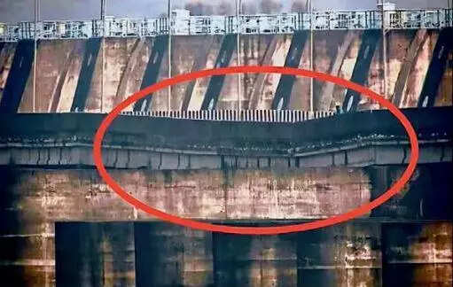 Monsoon stalls repair, leaves work on KLIS barrages in limbo