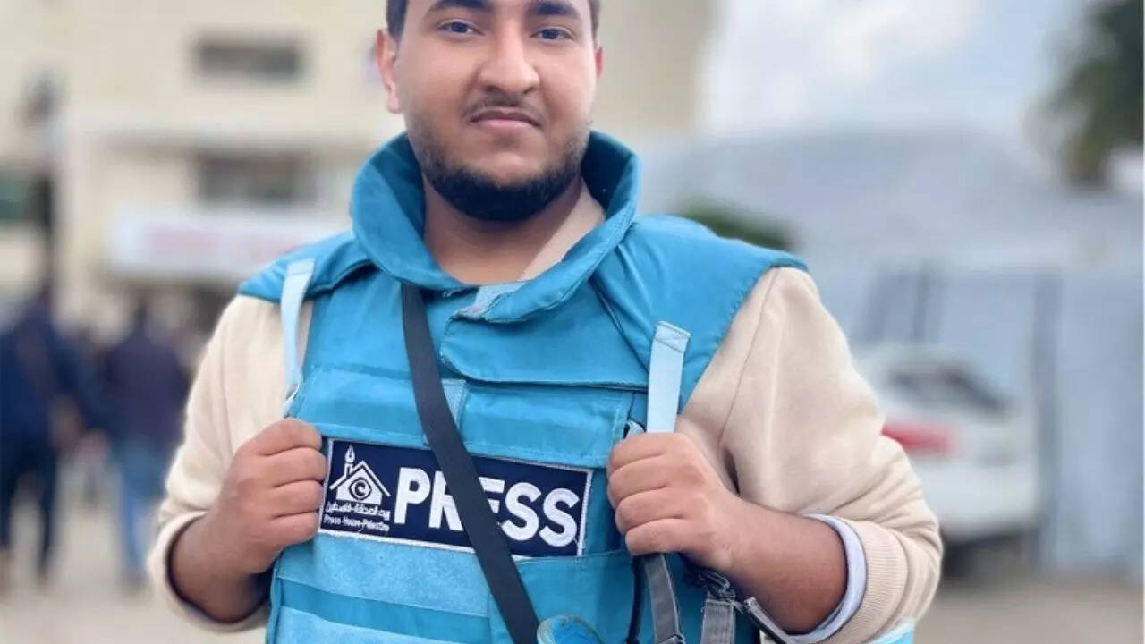 Who is Gaza journalist Mohammed Abu Aoun who puts his camera, press shield on sale on LinkedIn for food?