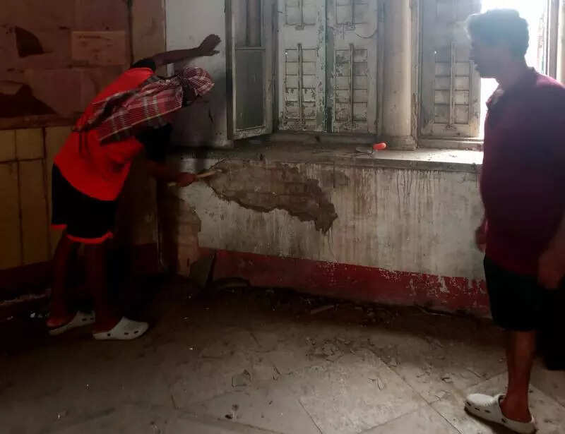 New Market clock tower restoration starts, exterior repair to begin after rain spell ends