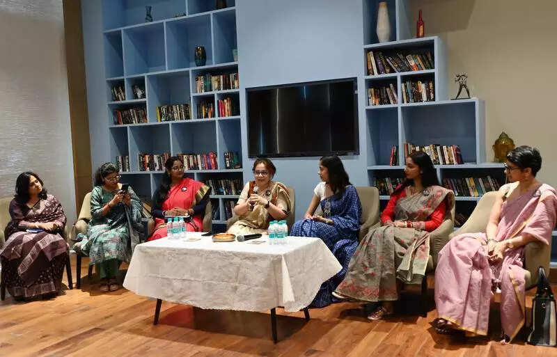 Women poets illuminate Metaphor Circle