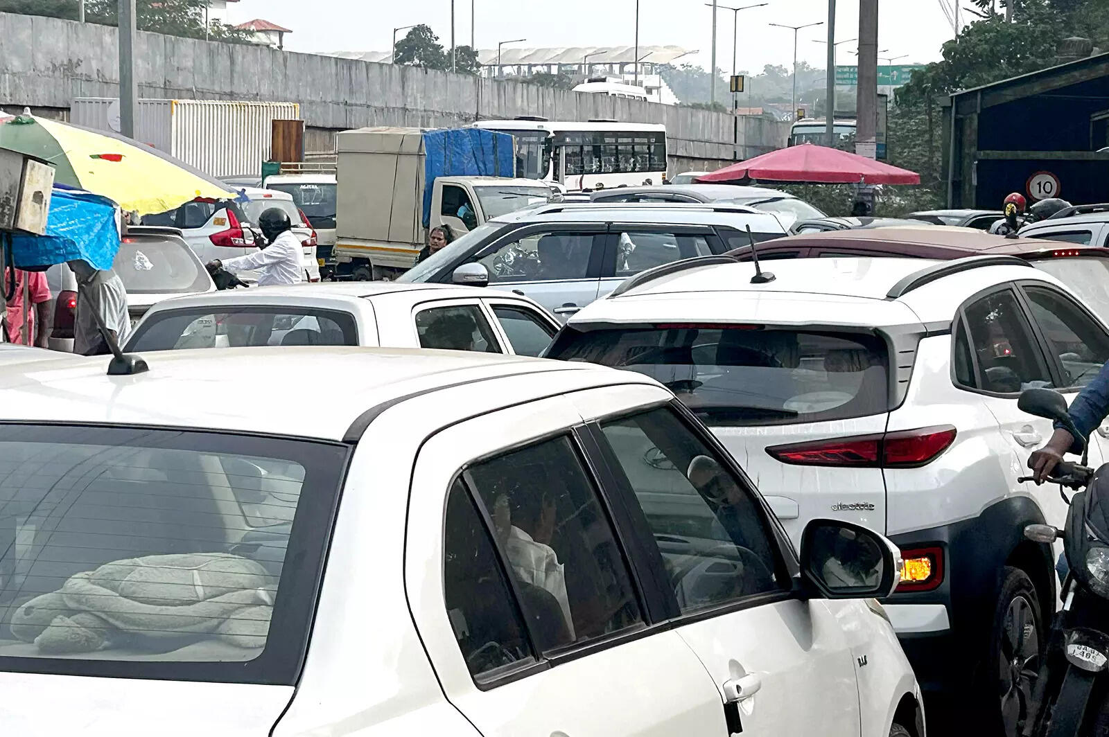 Cong urges govt to resolve traffic congestion near GMC