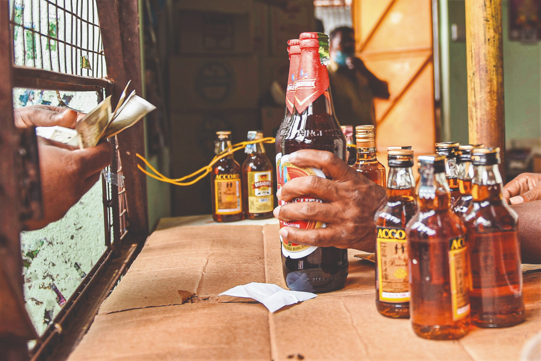 Gutkha Ban Vs Tasmac Sales: Contradiction in Tamil Nadu's Public Health Policy